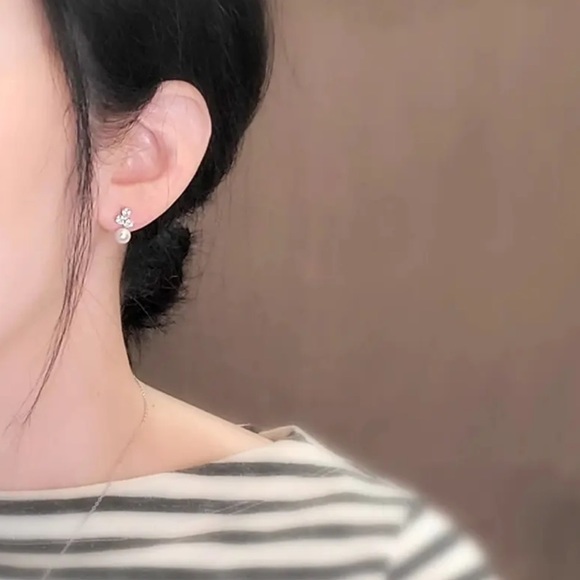 Diamond Pearl Drop Earrings NEW - Picture 3 of 3